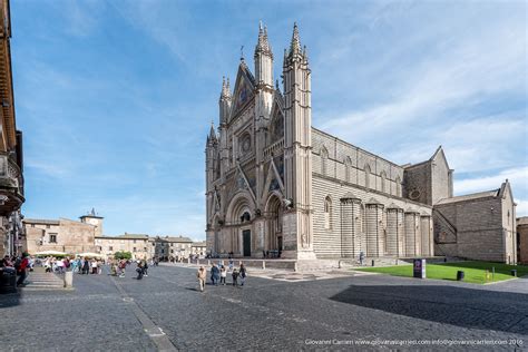 Piazza del Duomo i Orvieto: En resa genom tid och arkitektur!